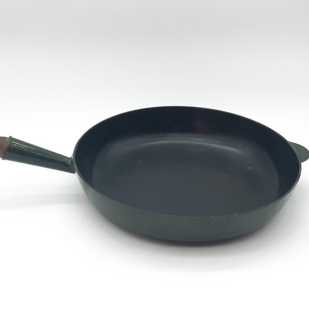 Green Royal Chambord Enamelware Pan #28 -Le Creuset Competitor